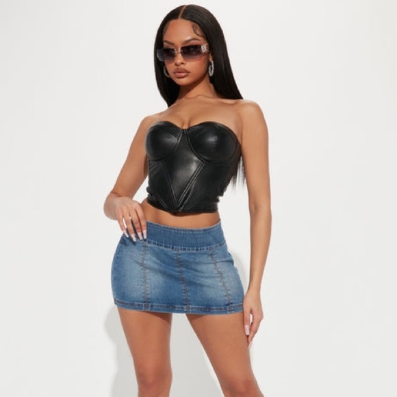Fashion Nova Keep It Cute Denim Micro Mini Skirt - Medium Wash. Size: Medium. - Picture 1 of 9
